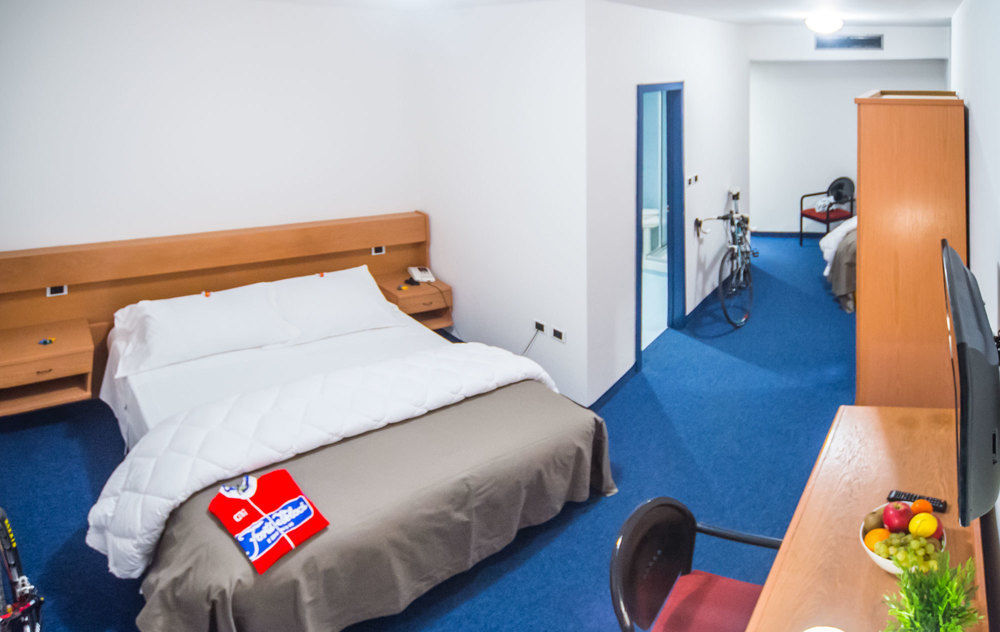 Fly Bike Hotel Тренто Экстерьер фото