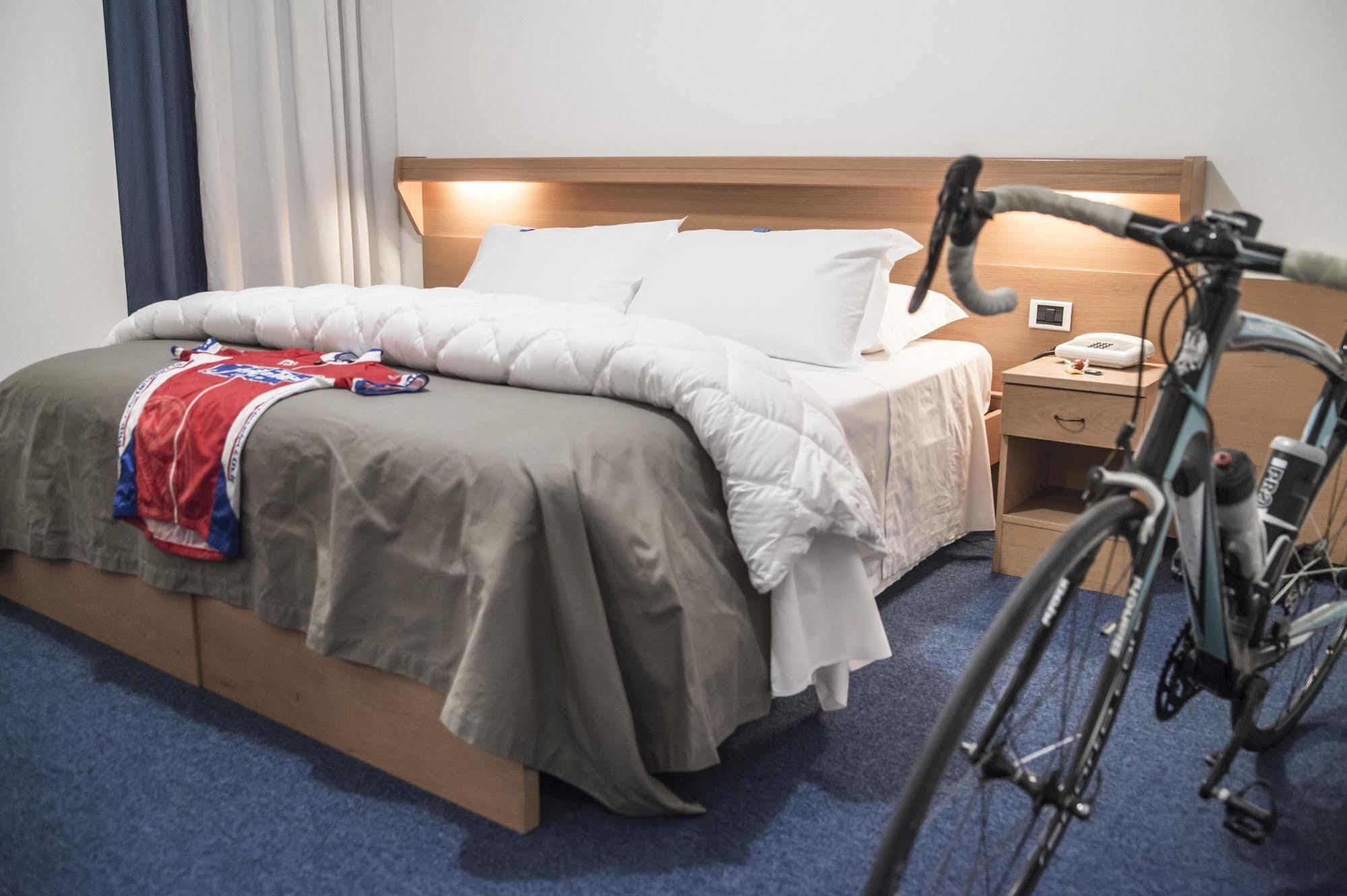 Fly Bike Hotel Тренто Экстерьер фото