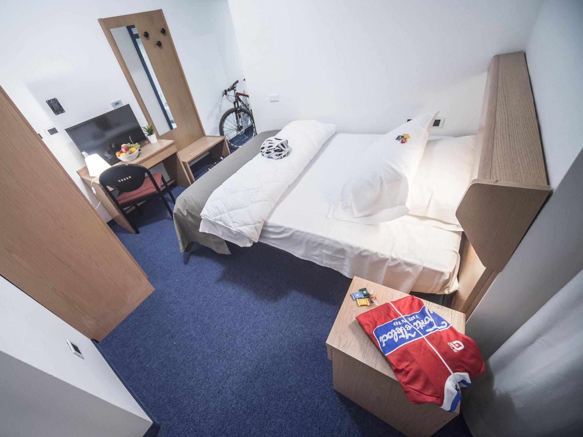 Fly Bike Hotel Тренто Экстерьер фото