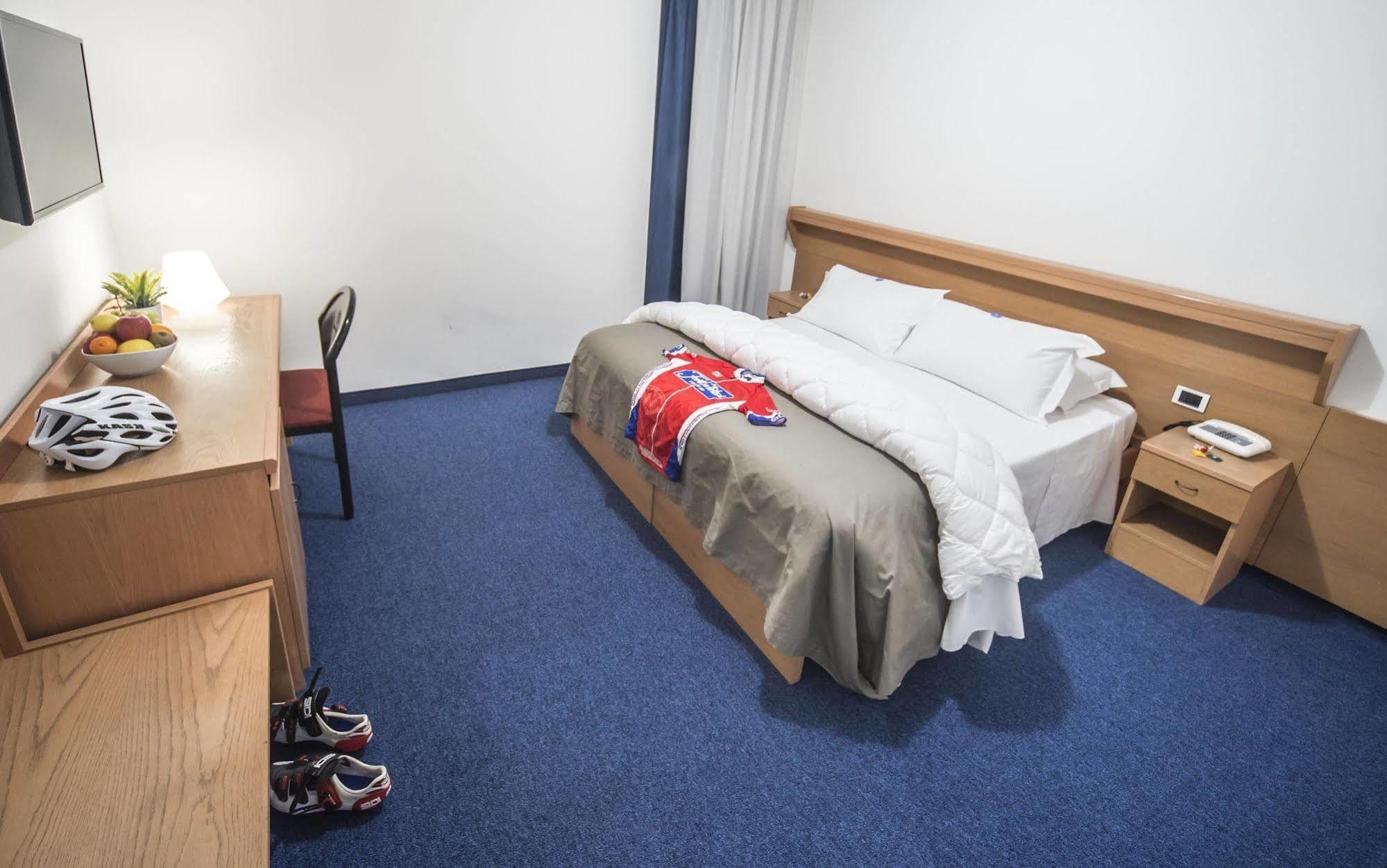 Fly Bike Hotel Тренто Экстерьер фото