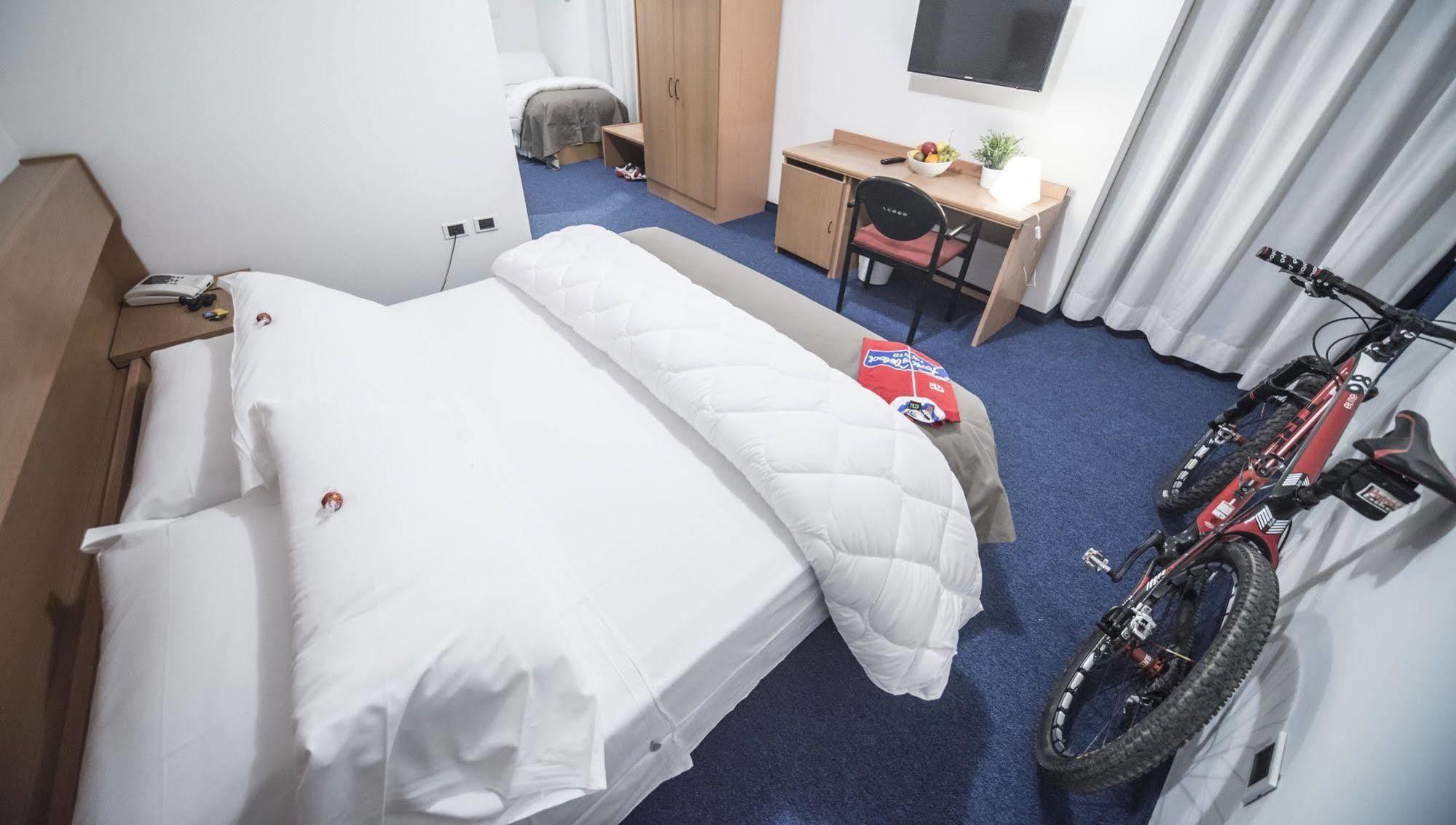 Fly Bike Hotel Тренто Экстерьер фото